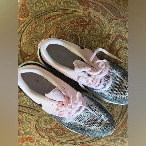 Nike Odyssey Womens - Picture 2 of 4